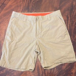 Men’s Columbia khaki shorts, size 34, 8 L